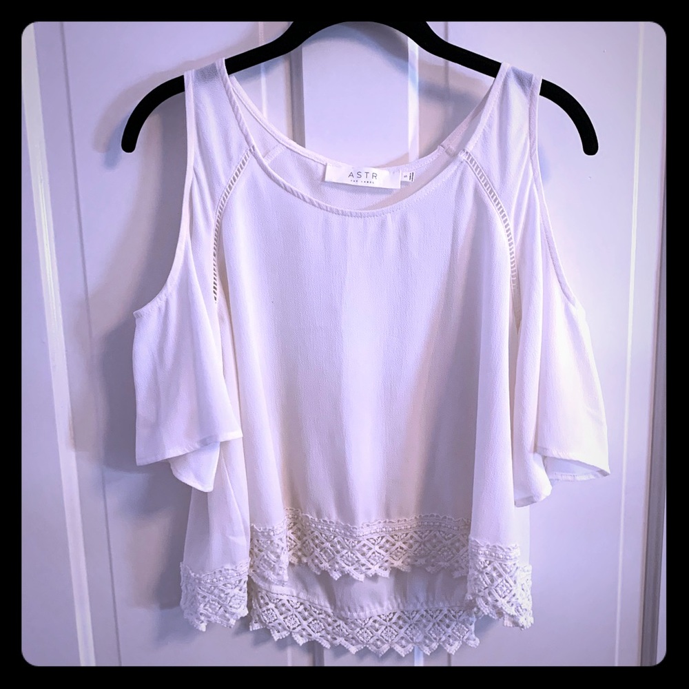 ASTR Off-shoulder Top